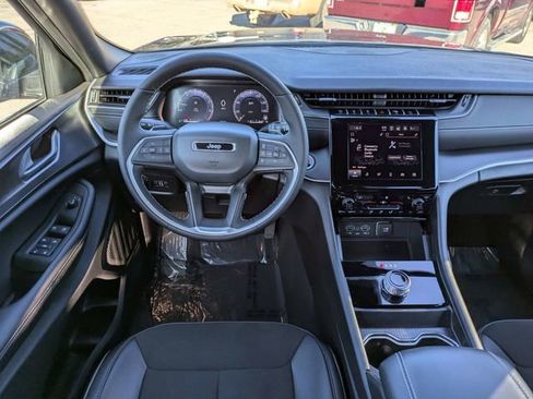 New 2025 Jeep Grand Cherokee L Altitude image 18