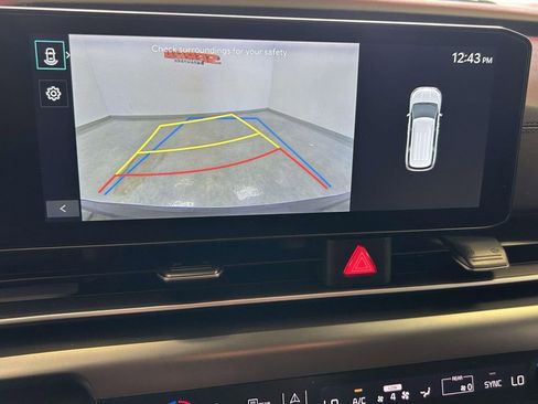 Used 2025 Kia Carnival FWD image 25