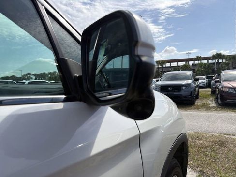 Used 2017 Honda Pilot EX-L image 11