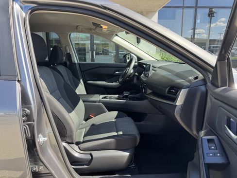 Used 2024 Nissan Rogue SV image 22