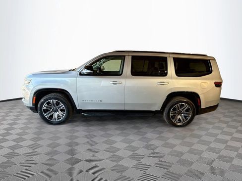 Used 2024 Jeep Wagoneer Series II w/ Flexible Seating Group RWD image 9