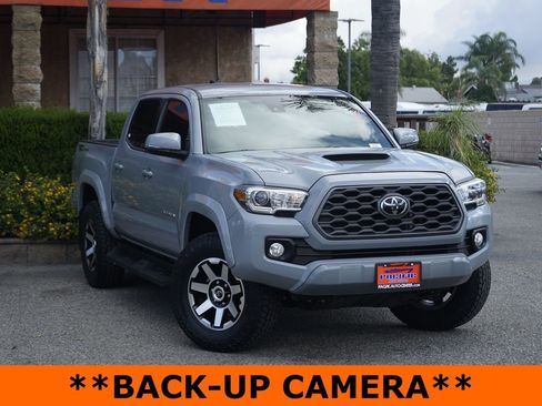 Used 2021 Toyota Tacoma TRD Sport image 2