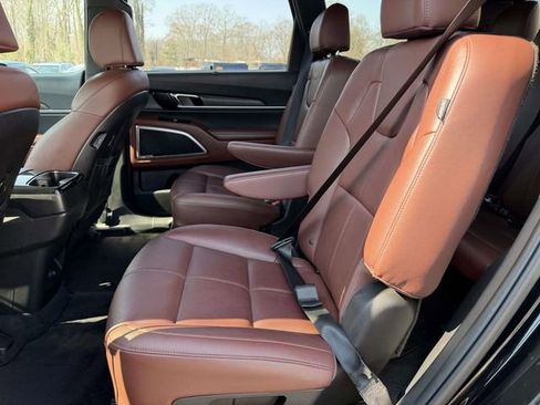 Used 2023 Kia Telluride EX w/ EX Captain's Chair Package image 12