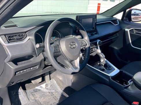 Used 2022 Toyota RAV4 SE image 18
