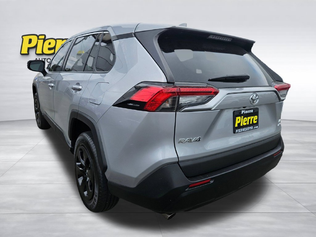 Used 2022 Toyota RAV4 LE AWD/4WD image 3
