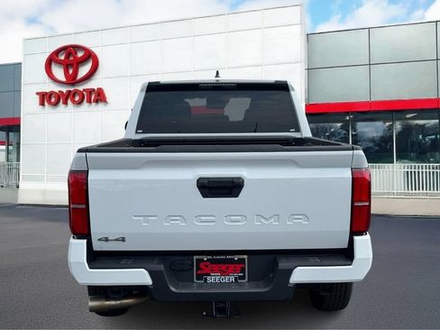 Used 2025 Toyota Tacoma SR5 AWD/4WD image 5