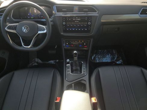 Used 2024 Volkswagen Tiguan SE image 24