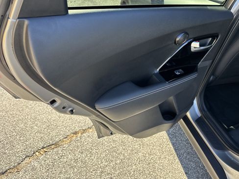 Used 2022 Kia Niro EX image 21