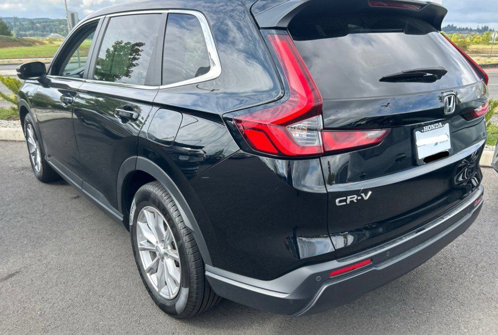 Used 2025 Honda CR-V EX-L image 5