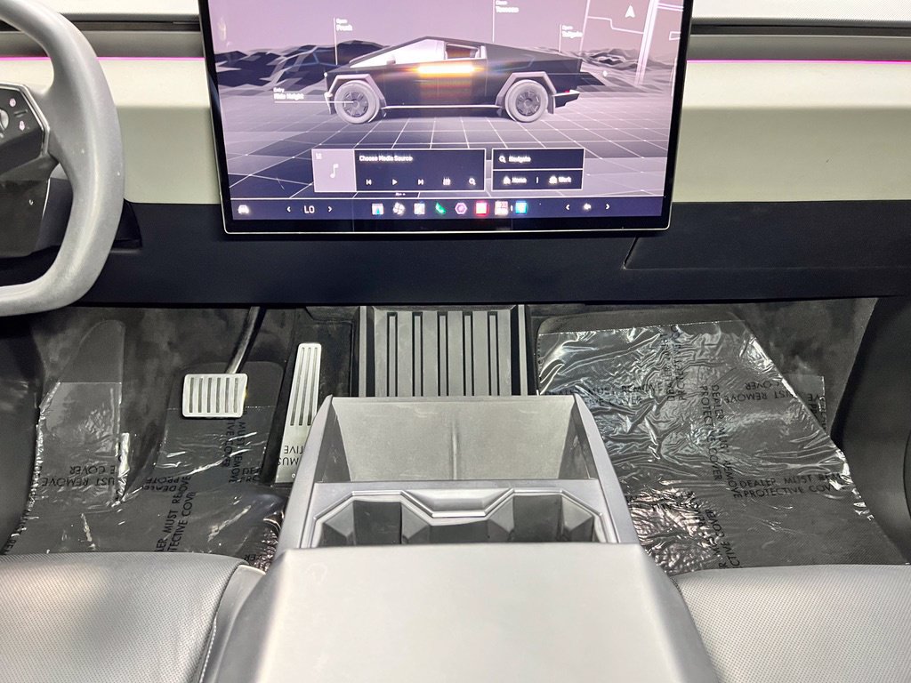 Used 2025 Tesla Cybertruck AWD Crew Cab image 21