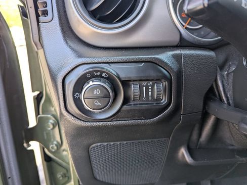 Used 2022 Jeep Gladiator Sport AWD/4WD image 14