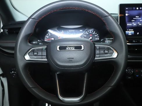 Used 2025 Jeep Compass Trailhawk AWD/4WD image 20