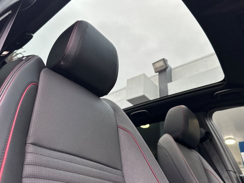 Used 2023 Land Rover Discovery Sport SE R-Dynamic AWD/4WD image 16