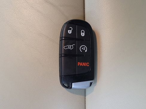 Used 2019 Jeep Grand Cherokee Limited w/ Trailer Tow Group IV image 32