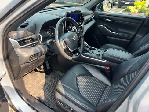 Used 2023 Toyota Highlander XSE AWD/4WD image 12