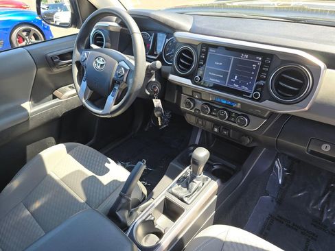 Used 2022 Toyota Tacoma SR5 AWD/4WD image 12