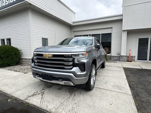 Used 2023 Chevrolet Silverado 1500 High Country w/ Technology Package AWD/4WD image 2