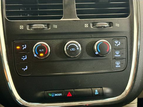 Used 2016 Dodge Grand Caravan American Value Package w/ UConnect Hands-Free Group FWD image 10