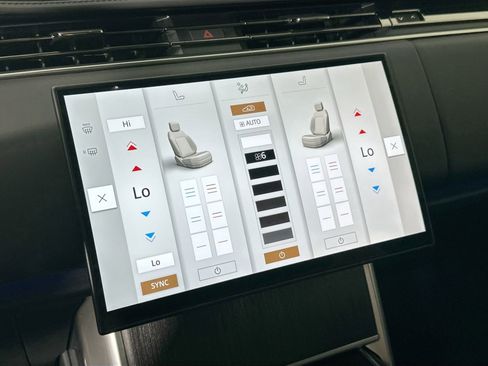 Certified 2025 Land Rover Range Rover SE image 25