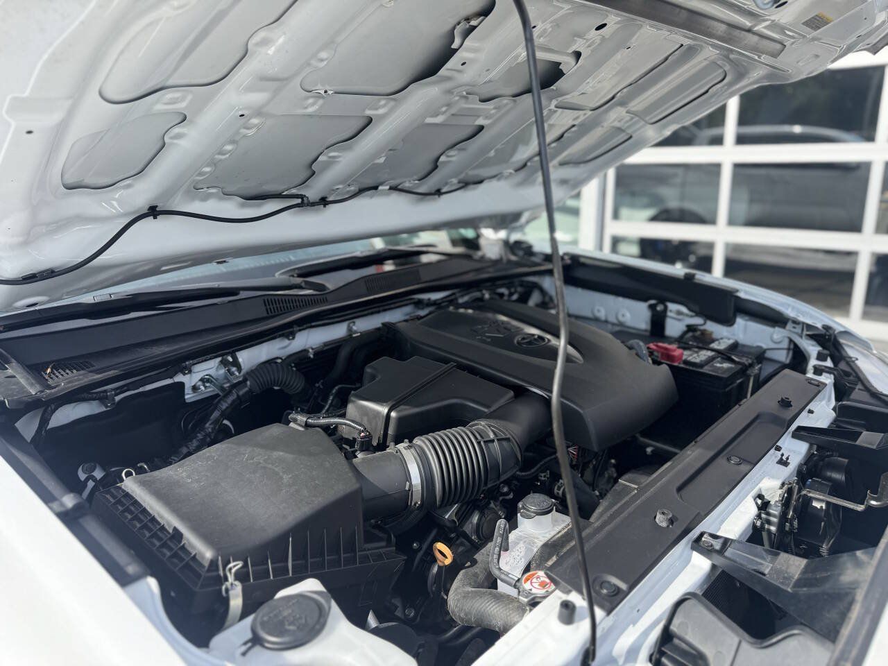 Used 2022 Toyota Tacoma SR5 w/ Technology Package RWD image 37