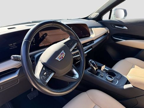 Used 2024 Cadillac XT4 Luxury FWD image 9
