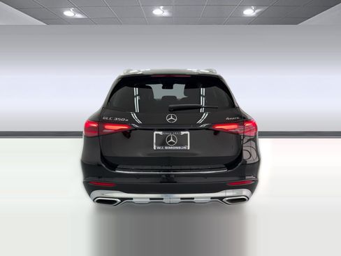 Used 2025 Mercedes-Benz GLC 350e 4MATIC image 9