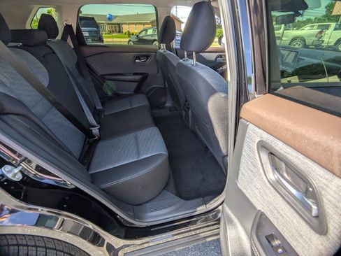 Used 2023 Nissan Rogue SV AWD/4WD image 13