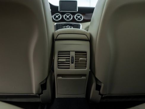Used 2014 Mercedes-Benz CLA 250 image 18