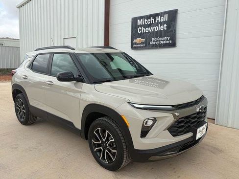 New 2026 Chevrolet TrailBlazer ACTIV w/ Driver Confidence Package AWD/4WD image 1