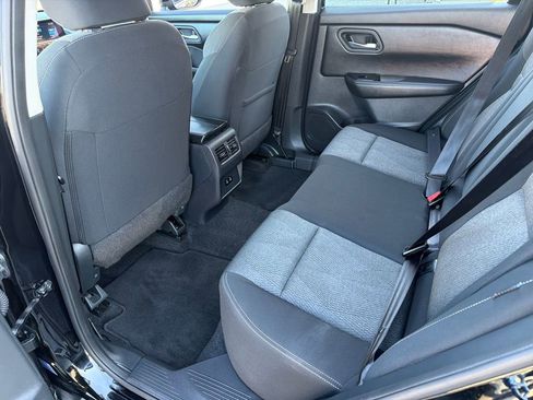 Used 2025 Nissan Rogue SV image 28