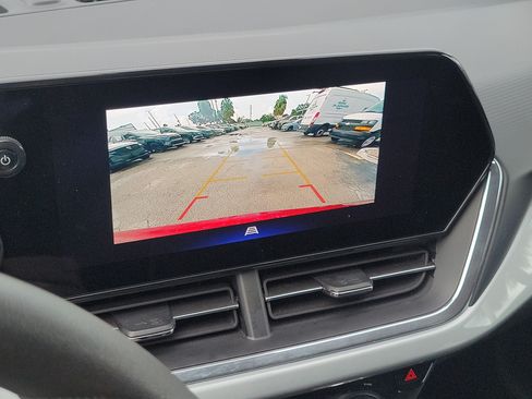 Used 2025 Chevrolet Trax LT FWD image 17