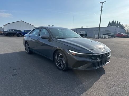Used 2025 Hyundai Elantra SEL image 7
