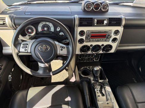 Used 2014 Toyota FJ Cruiser 4WD w/ Upgrade Package image 25