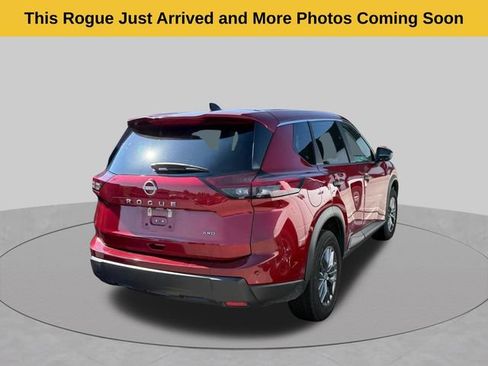 Used 2024 Nissan Rogue S AWD/4WD image 4