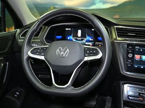 Used 2024 Volkswagen Tiguan SE image 69