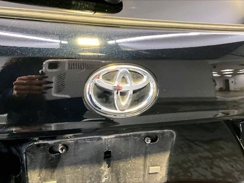 Used 2022 Toyota Highlander XLE AWD/4WD image 33