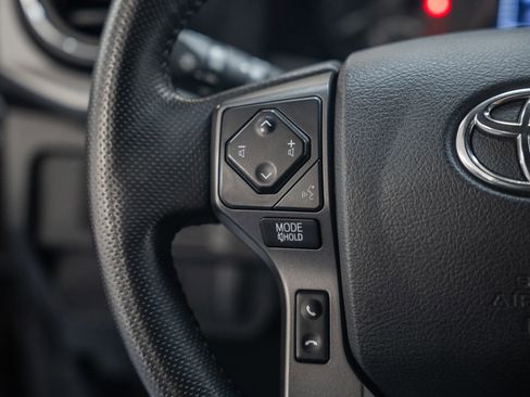 Used 2017 Toyota Tacoma TRD Off-Road image 32