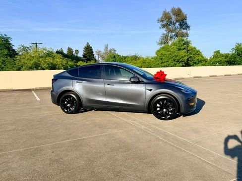 Used 2022 Tesla Model Y Long Range AWD/4WD image 13