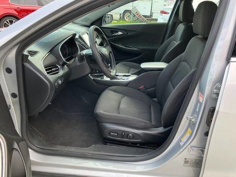 Used 2018 Chevrolet Malibu LT image 3