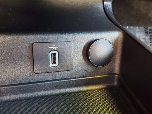 Used 2018 Ford Fusion SE FWD image 23