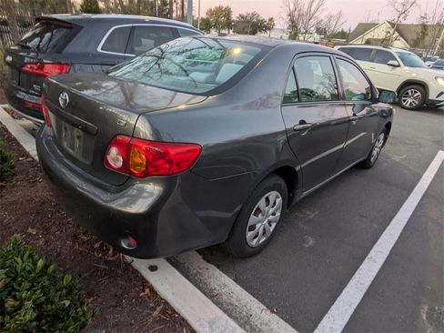 Used 2010 Toyota Corolla LE image 7