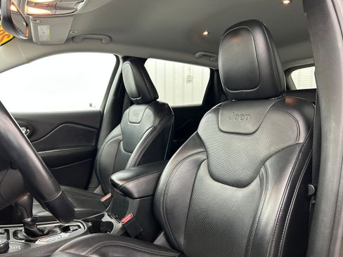 Used 2019 Jeep Cherokee Limited AWD/4WD image 27