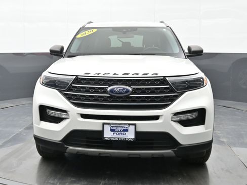 Used 2020 Ford Explorer XLT w/ Equipment Group 202A image 3