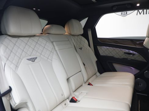 Certified 2022 Bentley Bentayga AWD/4WD image 27