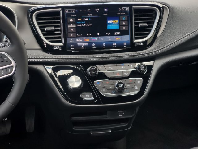New 2027 Chrysler Pacifica Select AWD/4WD image 12