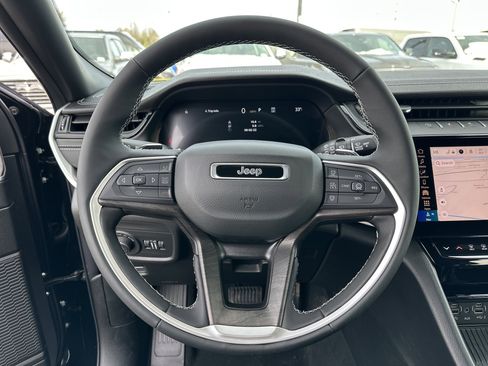 New 2026 Jeep Grand Cherokee Altitude image 8