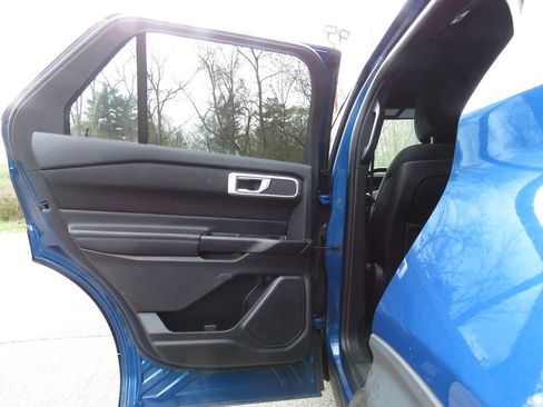Used 2020 Ford Explorer XLT AWD/4WD image 20