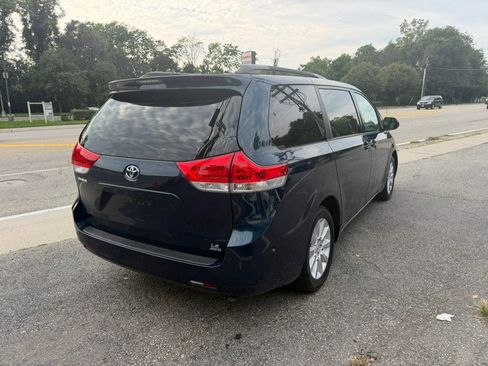 Used 2012 Toyota Sienna LE w/ Towing Pkg AWD/4WD image 9