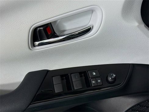 Certified 2022 Toyota Prius XLE image 17
