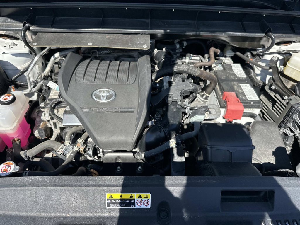 Used 2024 Toyota Highlander XLE AWD/4WD image 11